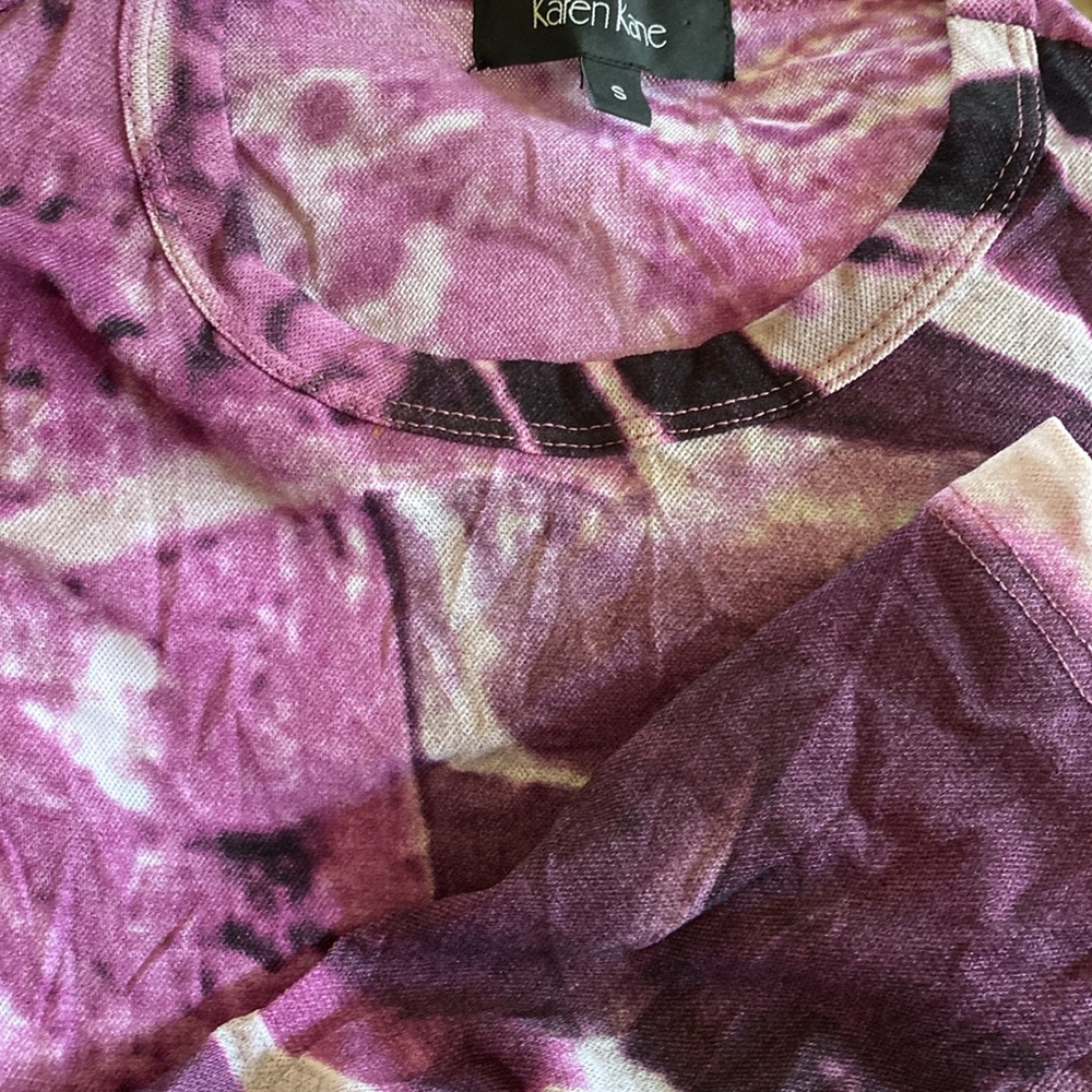 Karen Kane Very Stretchy Pink Purple Print Top NeverUsed - Picture 14 of 16